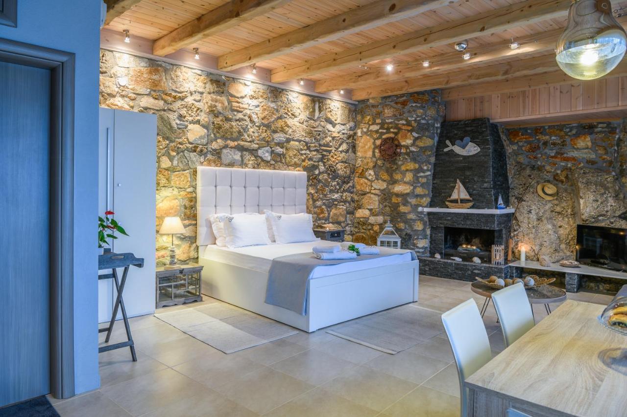 Amicasa Private Seaside Suite Pachis  Exterior photo
